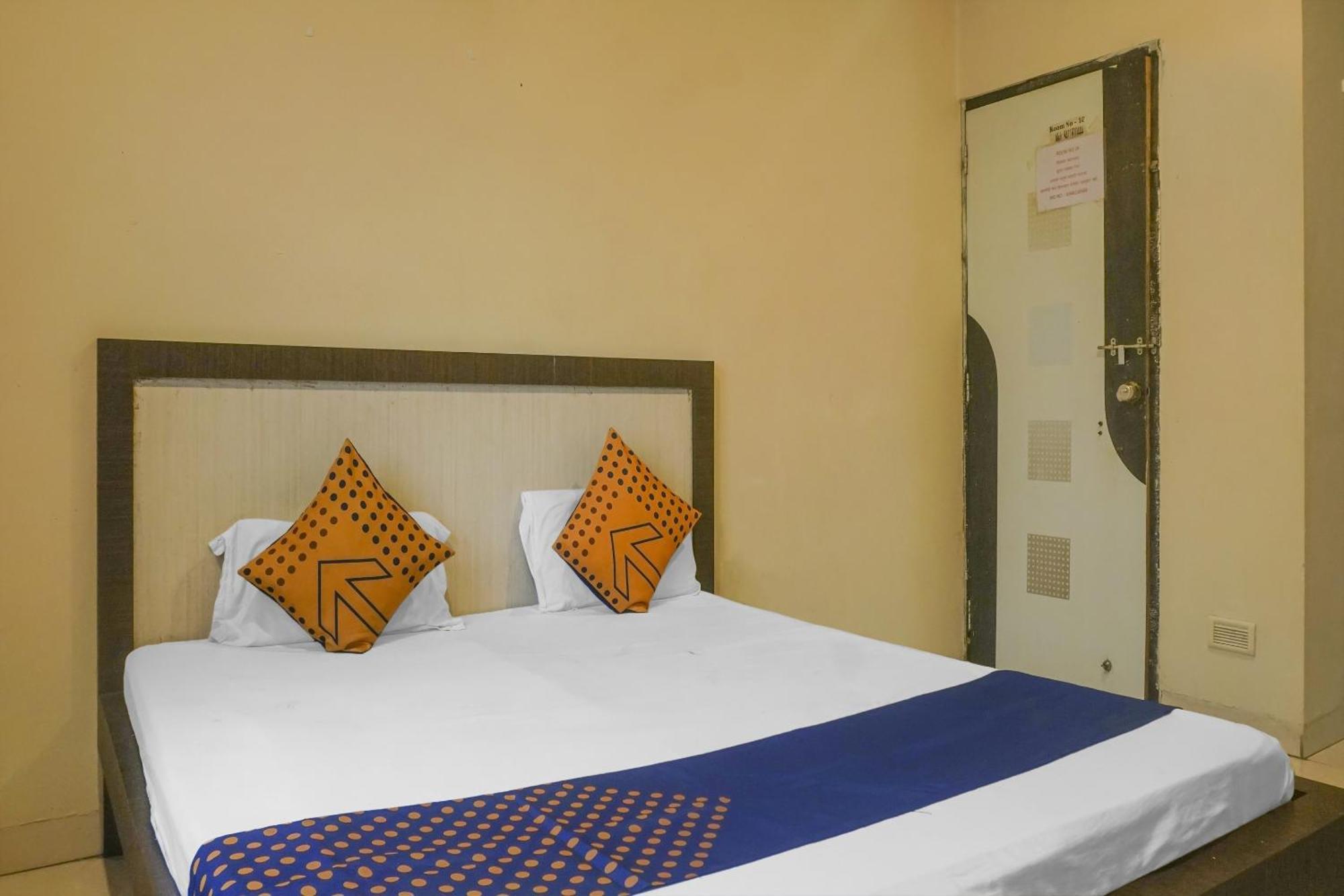 SPOT ON 75667 Hotel Peacock Garden Lodge Kharakvasla Exterior foto